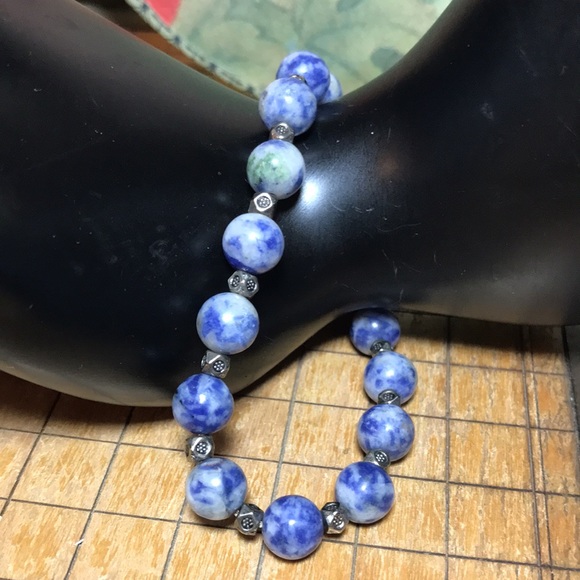 Semiprecious Stone Bead and Aged Silver Feathers Charm 7” Bracelet Elastic EVC - Picture 4 of 10